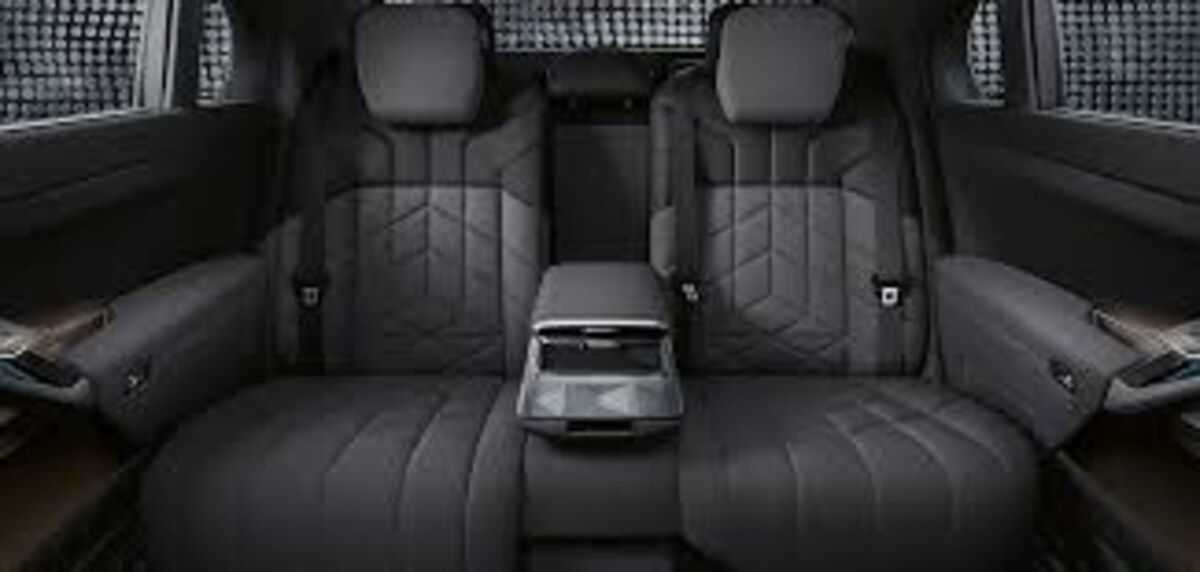 BMW i7 Rear Bench