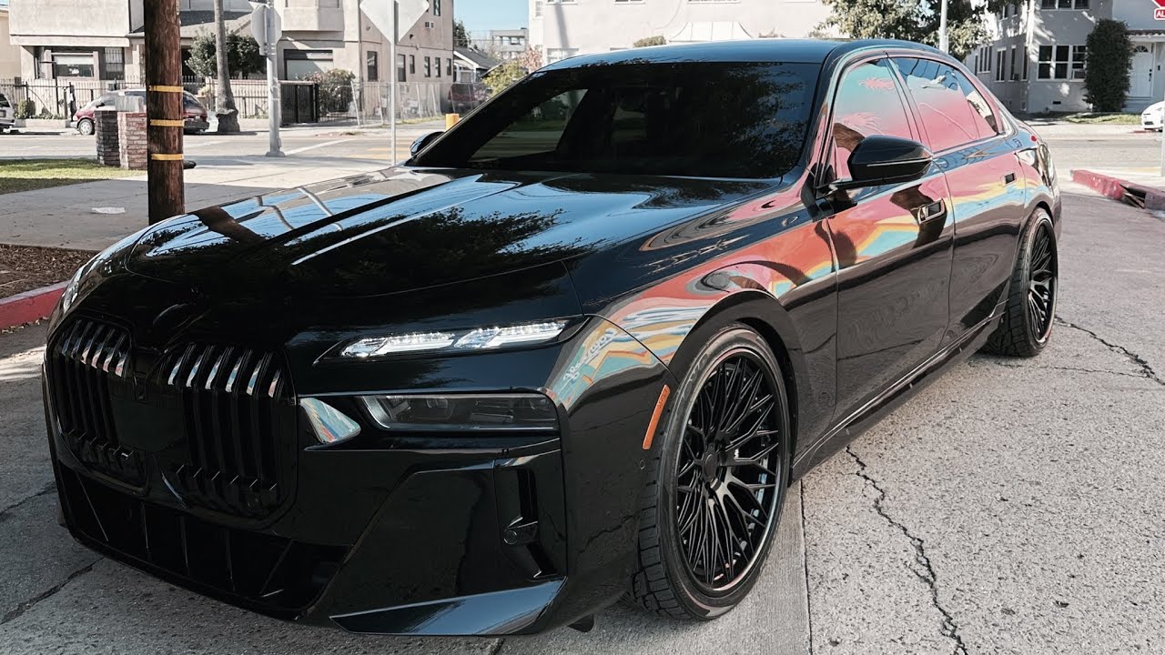 BMW i7 M70 Street